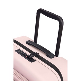 Samsonite STACKD Four-Wheel Expandable Spinner 55cm in pink, close-up of black telescopic handle and zip detail