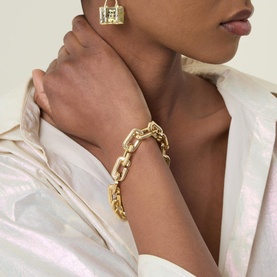 Model with Marc Jacobs The J Marc Chain Link Bracelet in gold-tone brass, chunky link chain with clasp, styled with matching gold earring