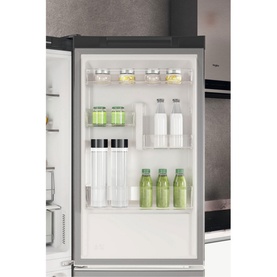 Whirlpool freestanding fridge freezer: frost free