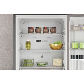 Whirlpool freestanding fridge freezer: frost free