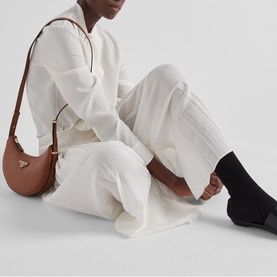 Arqu&eacute; Leather Shoulder Bag
