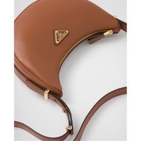 Arqu&eacute; Leather Shoulder Bag