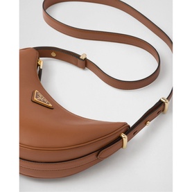 Arqu&eacute; Leather Shoulder Bag