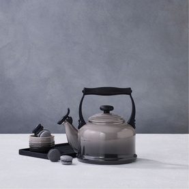 Traditional Kettle With Fixed Whistle 2.1L
