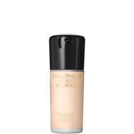 Studio Radiance Serum-Powered&trade; Foundation