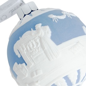 Christmas Dressing the Tree Bauble