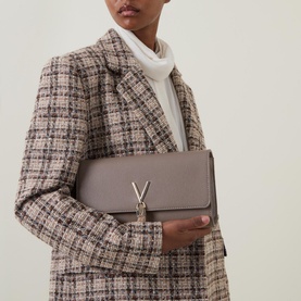 Divina Chain Clutch