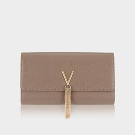 Divina Chain Clutch