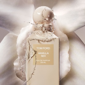 Tom Ford Vanilla Sex Eau de Parfum 250ml, cream bottle with round stopper, water droplets, soft floral backdrop