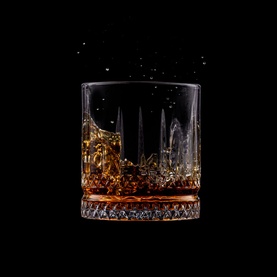 Ravenhead Winchester Mixer Glass filled with whisky and ice, showing cut-style vertical lines and diamond base detail