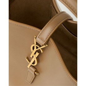 Le 37 Small Shiny Leather Bucket Bag