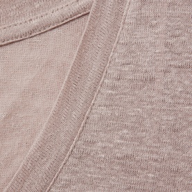 Reiss Lottie Marled Solid T-Shirt in pink, close-up of V-neckline and contrast panel detail, marled linen fabric texture visible