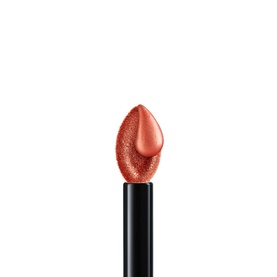 Lanc&ocirc;me Id&ocirc;le Tint Liquid Eye Blusher shown on applicator tip, displaying a shimmery copper-orange tone