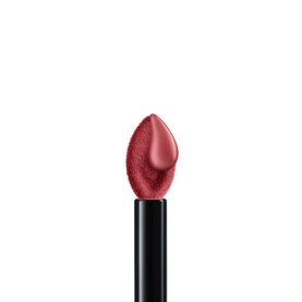 Lanc&ocirc;me Id&ocirc;le Tint Liquid Eye Blusher shown on applicator tip, revealing a deep rose-red creamy texture