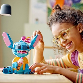 Stitch Play-And-Display Set