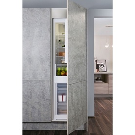 Low Frost Integrated Fridge Freezer
