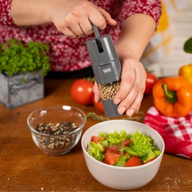 Ratchet Spice Grinder