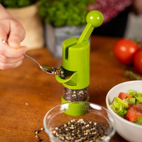 Ratchet Spice Grinder