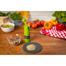 Ratchet Spice Grinder
