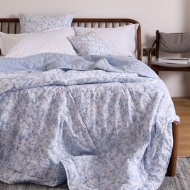 180 Thread Count Garden Bouquet Quilted Blanket