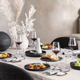 Iconic La Boule Seven-Piece Dinner Set