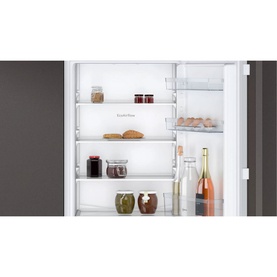Built-in Fridge-Freezer with Freezer at Bottom