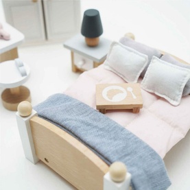 Wooden Master Bedroom 19-Piece Set