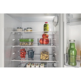Built-In 55cm 273L 70-30 Fridge Freezer with Stop Front Technology