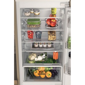 Built-In 55cm 273L 70-30 Fridge Freezer with Stop Front Technology