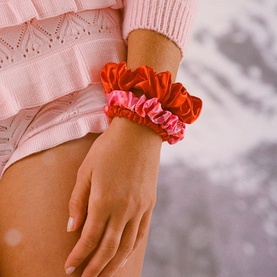 Pure Silk Assorted Scrunchie Cracker - Scarlet