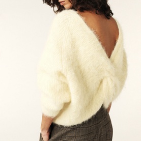 Fill Twist Sweater