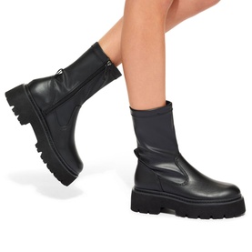 Trick Flat Boots