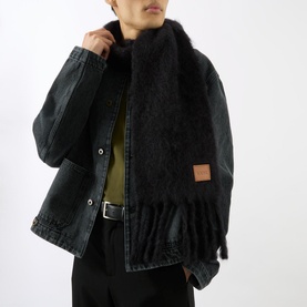 Logo Badge Fringed Scarf