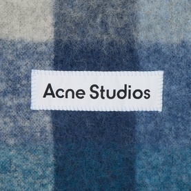 Valley Check Logo Scarf