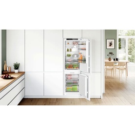 Series 6 Built-in Fridge-Freezer with Freezer at Bottom Soft Close Flat Hinge