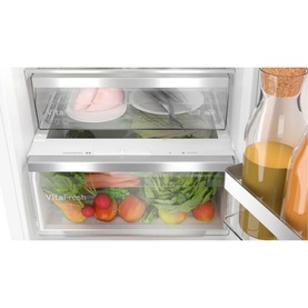 Series 6 Built-in Fridge-Freezer with Freezer at Bottom Soft Close Flat Hinge