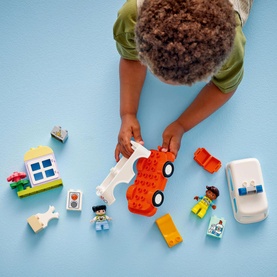 DUPLO Town Ambulance & Driver