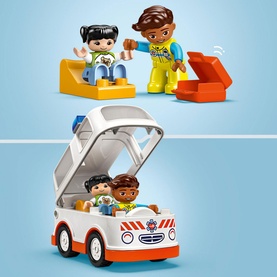 DUPLO Town Ambulance & Driver