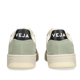 V 10 Trainers