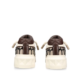 One Stud Logo Trainers