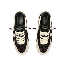 One Stud Logo Trainers