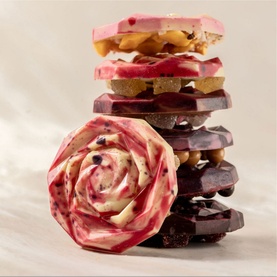 Half A Dozen Chocolate Roses 80g