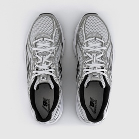 740 V2 Trainers