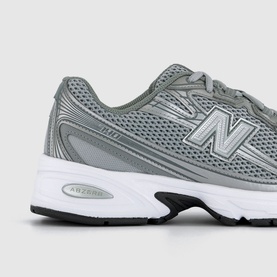740 V2 Trainers