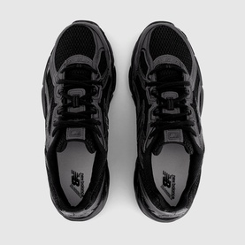740 V2 Trainers