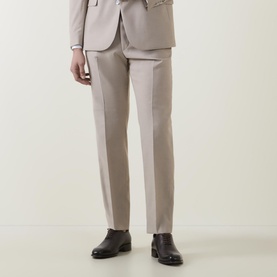 Model wearing Strellson Melvin Slim Fit Suit Trousers in beige with pressed creases, styled with matching suit jacket and dark Chelsea boots