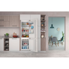 Built In 55cm Fridge Freezer Direct Cooling 70/30 Split 273L