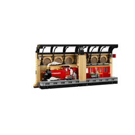 Harry Potter&trade; Book Nook: Hogwarts&trade; Express