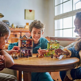 Harry Potter&trade; Quality Quidditch&trade; Supplies & Ice Cream Parlour