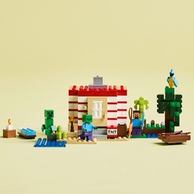 Minecraft&reg; The TNT Jungle House Toy